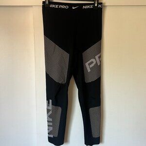 Nike Pro Dri-Fit High Waisted 7/8 Graphic Leggings - Women's